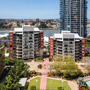 Aparthotel The Docks On Goodwin, Brisbane