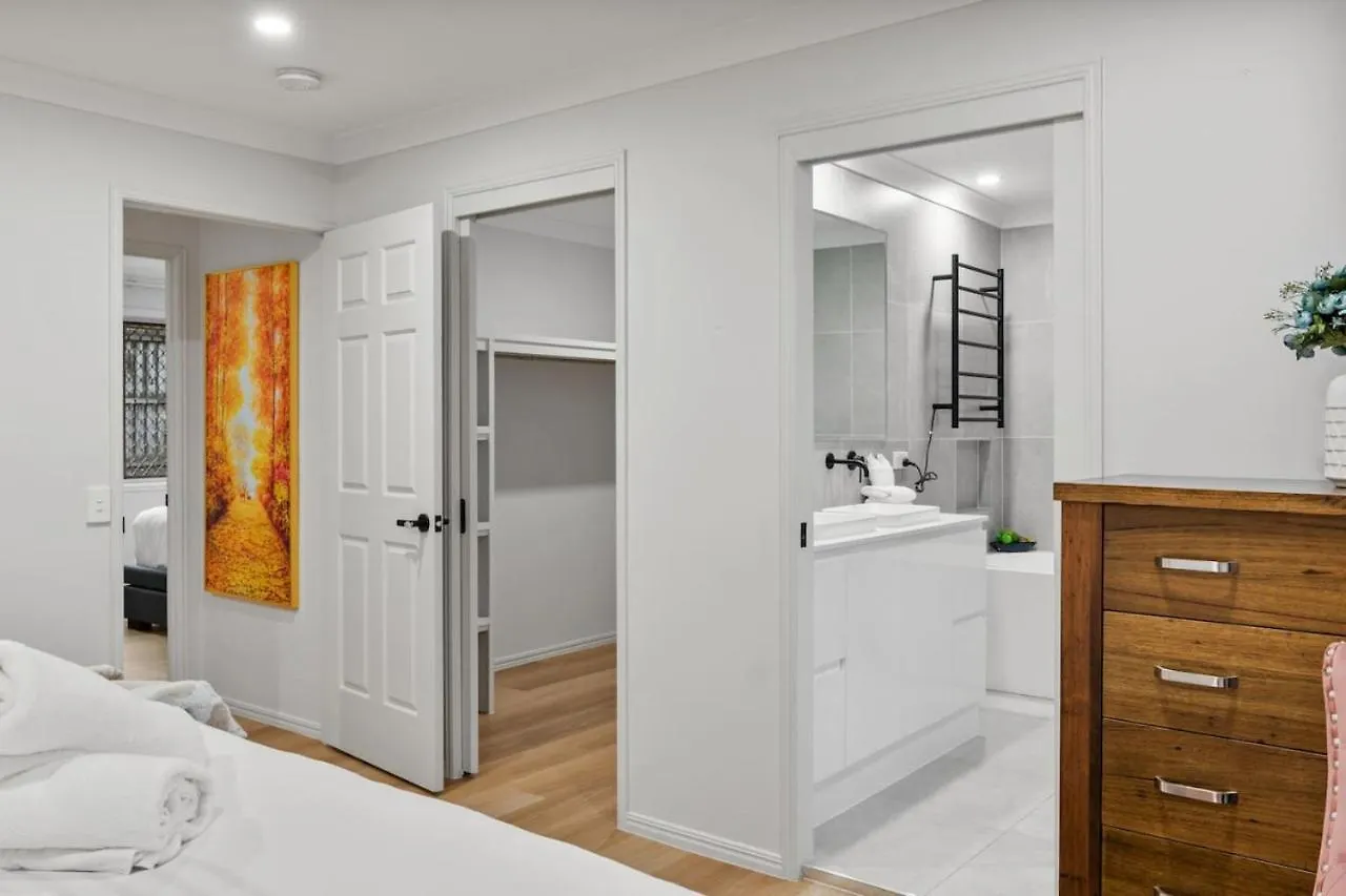Stunning 5Br Big Modern Home With Parking Malls And Parks Brisbane