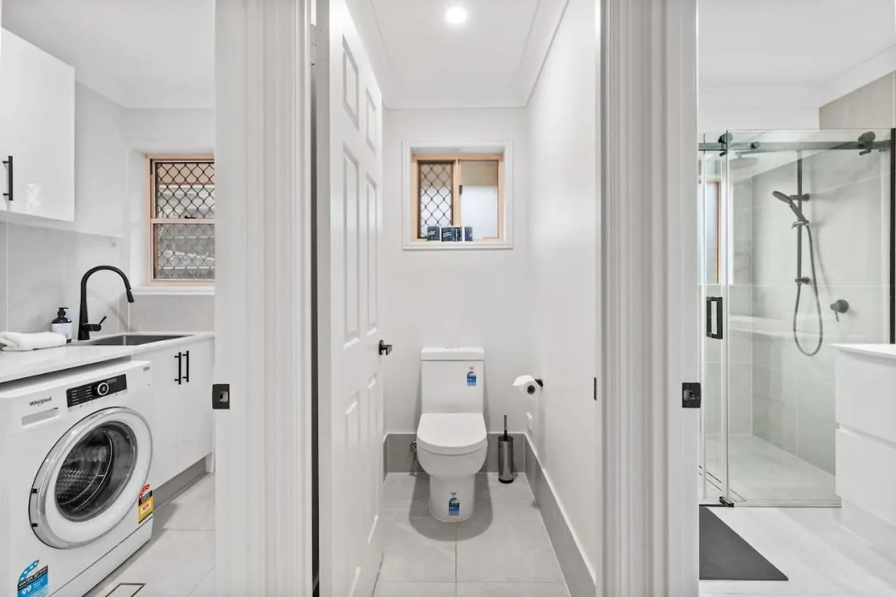 Holiday home Stunning 5Br Big Modern Home With Parking Malls And Parks Brisbane Australia